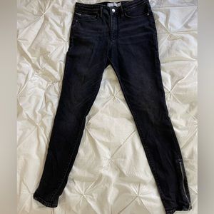 Athleta Sculptek Mid Rise Skinny Jeans Carbon Zipper detail Size 6